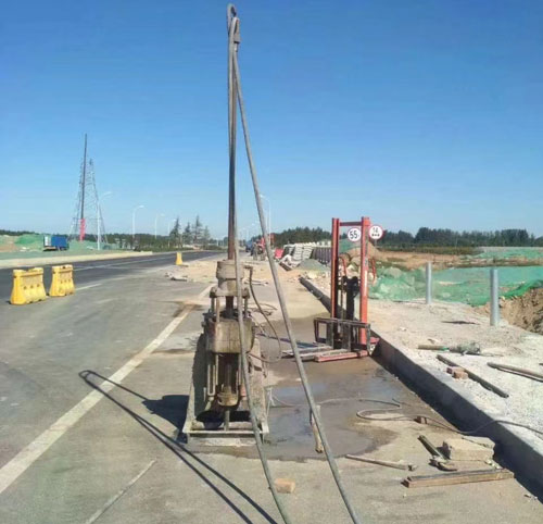 格尔木公路高聚物注浆加固